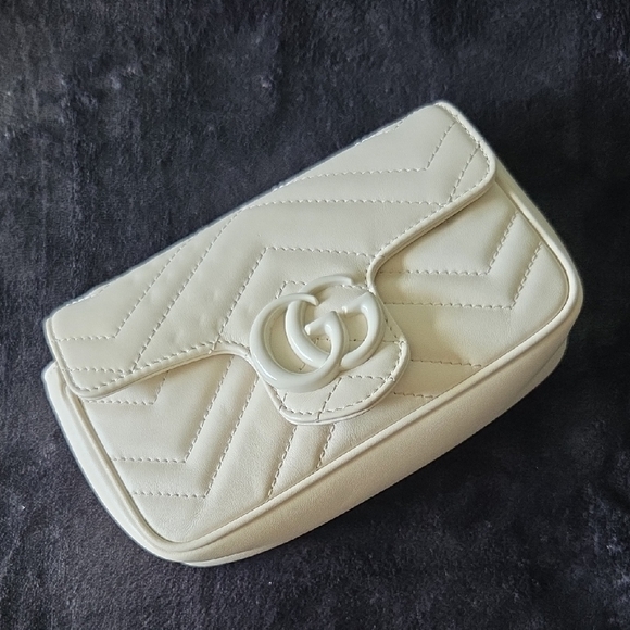 Gucci GG Marmont Flap Matelassé Quilted Marmont Super Mini Bag - Picture 2 of 8